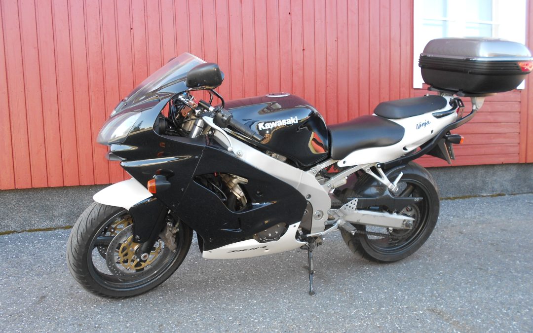 Kawasaki ZX-9R Ninja, 2002 – 3 500 €